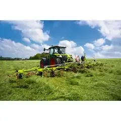 7,7 meter arbeidsbredde, seks rotorer med MAX SPREAD avlingsflytkonsept. Kan leveres med nesehjul og kantduk (tilleggsutstyr)<br />
VOLTO er utviklet for &aring; redusere t&oslash;rketiden til et minimum uten &aring; redusere f&ocirc;rkvaliteten. VOLTO er CLAAS moderne venderprogram med arbeidsbredder fra 4,50 til 13,00 m. De gj&oslash;r et godt arbeid. De er enkle &aring; bruke og leveres for trepunktsmontering eller i slepemontert versjon.