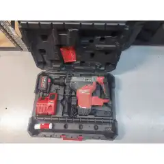 Vi har en borhammer b&aring;de i &Aring;rdal og M&oslash;gedal<br />
Batteri i &Aring;rdal og kablet hos M&oslash;gedal<br />
Borrer kj&oslash;pes utenom